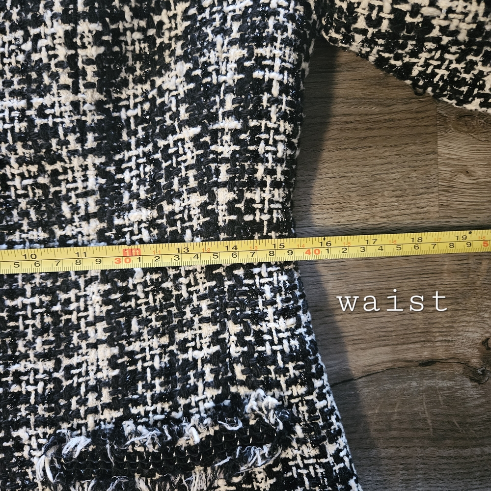 Vintage WORTH Elegant Black and White Women's Preppy Fringed Tweed Jacket - Picture 5 of 10